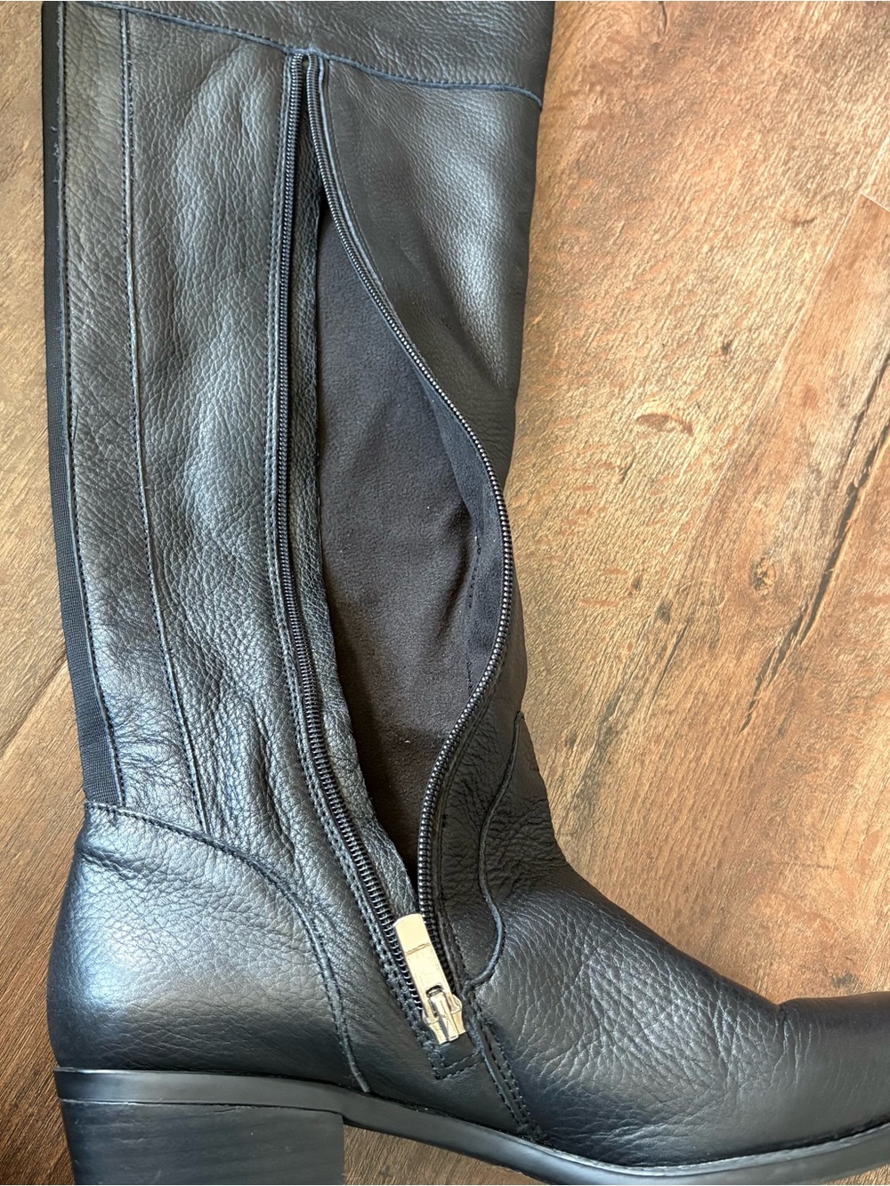 Vince Camuto Women’s 8.5M Black Leather Knee High Riding Boots Side Zip Buckle - Picture 15 of 16